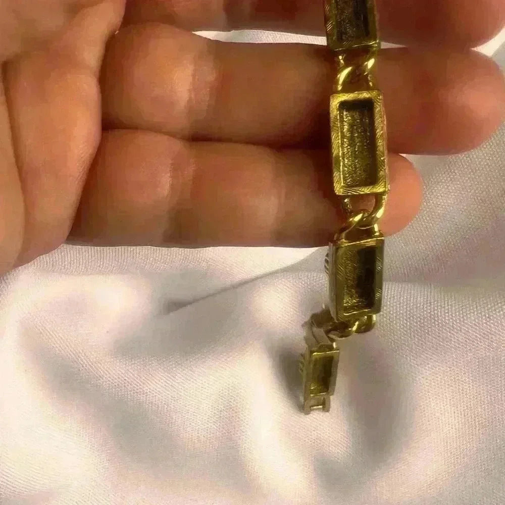 Beautiful Vintage unSigned Goldette Victorian Revival Slide Charm Bracelet - Picture 5 of 16